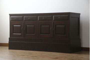 カウンターサイドボードをリペア&カスタム!両面から使用できるよう背面を加工。取り外し可能な台輪を新規製作。現状の色味をベースに1トーン落ち着いた色味に着色仕上げ。(カウンターテーブル、サイドキャビネット、収納棚、戸棚、引き出し、ヴィンテージ)