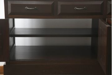 カウンターサイドボードをリペア&カスタム!両面から使用できるよう背面を加工。取り外し可能な台輪を新規製作。現状の色味をベースに1トーン落ち着いた色味に着色仕上げ。(カウンターテーブル、サイドキャビネット、収納棚、戸棚、引き出し、ヴィンテージ)