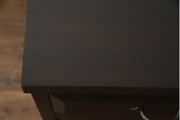 カウンターサイドボードをリペア&カスタム!両面から使用できるよう背面を加工。取り外し可能な台輪を新規製作。現状の色味をベースに1トーン落ち着いた色味に着色仕上げ。(カウンターテーブル、サイドキャビネット、収納棚、戸棚、引き出し、ヴィンテージ)