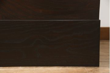 カウンターサイドボードをリペア&カスタム!両面から使用できるよう背面を加工。取り外し可能な台輪を新規製作。現状の色味をベースに1トーン落ち着いた色味に着色仕上げ。(カウンターテーブル、サイドキャビネット、収納棚、戸棚、引き出し、ヴィンテージ)