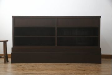 カウンターサイドボードをリペア&カスタム!両面から使用できるよう背面を加工。取り外し可能な台輪を新規製作。現状の色味をベースに1トーン落ち着いた色味に着色仕上げ。(カウンターテーブル、サイドキャビネット、収納棚、戸棚、引き出し、ヴィンテージ)