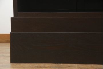 カウンターサイドボードをリペア&カスタム!両面から使用できるよう背面を加工。取り外し可能な台輪を新規製作。現状の色味をベースに1トーン落ち着いた色味に着色仕上げ。(カウンターテーブル、サイドキャビネット、収納棚、戸棚、引き出し、ヴィンテージ)