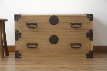 庄内箪笥のローボードの見た目を変えずに綺麗にリペア!クリアワックスで木地色仕上げ。(総桐箪笥、総桐たんす、収納タンス、時代箪笥、引き出し、テレビ台、テレビボード、ローチェスト)