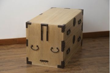 庄内箪笥のローボードの見た目を変えずに綺麗にリペア!クリアワックスで木地色仕上げ。(総桐箪笥、総桐たんす、収納タンス、時代箪笥、引き出し、テレビ台、テレビボード、ローチェスト)