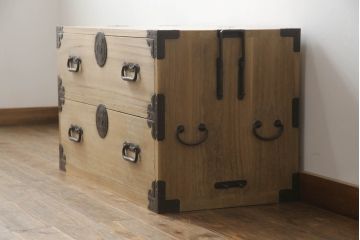 庄内箪笥のローボードの見た目を変えずに綺麗にリペア!クリアワックスで木地色仕上げ。(総桐箪笥、総桐たんす、収納タンス、時代箪笥、引き出し、テレビ台、テレビボード、ローチェスト)