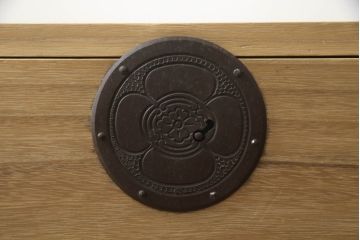 庄内箪笥のローボードの見た目を変えずに綺麗にリペア!クリアワックスで木地色仕上げ。(総桐箪笥、総桐たんす、収納タンス、時代箪笥、引き出し、テレビ台、テレビボード、ローチェスト)