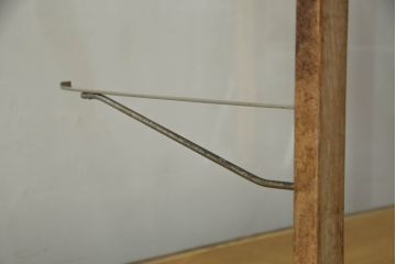 昭和中期のガラスケースの見た目を変えずに綺麗にリペア!破損したガラスを交換し、底板は新材に張替え。(ショーケース、陳列棚、店舗什器)