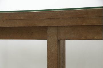 昭和中期のガラスケースの見た目を変えずに綺麗にリペア!破損したガラスを交換し、底板は新材に張替え。(ショーケース、陳列棚、店舗什器)