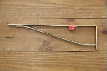 昭和中期のガラスケースの見た目を変えずに綺麗にリペア!破損したガラスを交換し、底板は新材に張替え。(ショーケース、陳列棚、店舗什器)