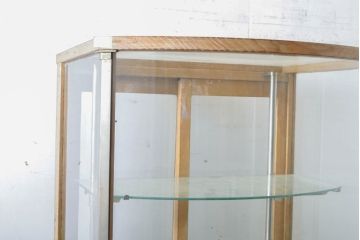昭和中期の縦型ガラスケースをリペア&カスタム!キャスターを取り付け。(ショーケース、飾り棚、陳列棚、収納棚、店舗什器)