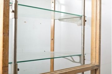昭和中期の縦型ガラスケースをリペア&カスタム!キャスターを取り付け。(ショーケース、飾り棚、陳列棚、収納棚、店舗什器)