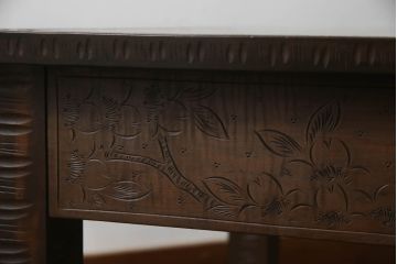軽井沢彫りの平机をリペア&カスタム!脚をカットし高さをリサイズ。1トーン落ち着いた色味に着色仕上げ。(コンソールテーブル、ワークデスク、ローテーブル、座卓、在宅用、在宅ワーク用、作業台)