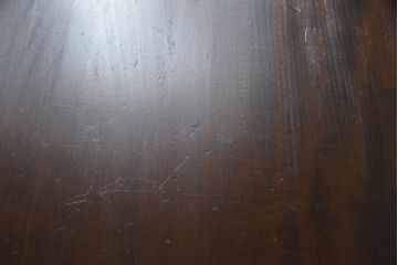軽井沢彫りの平机をリペア&カスタム!脚をカットし高さをリサイズ。1トーン落ち着いた色味に着色仕上げ。(コンソールテーブル、ワークデスク、ローテーブル、座卓、在宅用、在宅ワーク用、作業台)