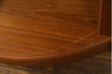 縦型キャビネットの見た目を変えずに綺麗にリペア!ガラスの棚板を新品に交換し、照明をLEDに変更。(キュリオケース、ガラスケース、ショーケース、飾り棚、陳列棚、収納棚、戸棚、店舗什器、ビンテージ、ヴィンテージ、北欧)