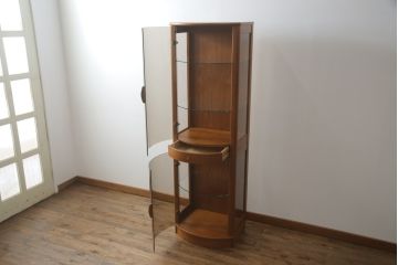 縦型キャビネットの見た目を変えずに綺麗にリペア!ガラスの棚板を新品に交換し、照明をLEDに変更。(キュリオケース、ガラスケース、ショーケース、飾り棚、陳列棚、収納棚、戸棚、店舗什器、ビンテージ、ヴィンテージ、北欧)