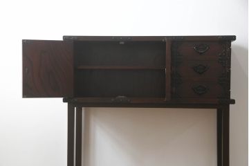 岩谷堂箪笥をリペア&カスタム!台輪をカットし木製脚を取り付け。1トーン落ち着いた色味に着色仕上げ。(サイドボード、サイドキャビネット、戸棚、収納棚、引き出し、収納箪笥、和タンス)
