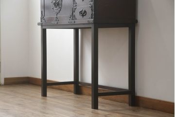 岩谷堂箪笥をリペア&カスタム!台輪をカットし木製脚を取り付け。1トーン落ち着いた色味に着色仕上げ。(サイドボード、サイドキャビネット、戸棚、収納棚、引き出し、収納箪笥、和タンス)
