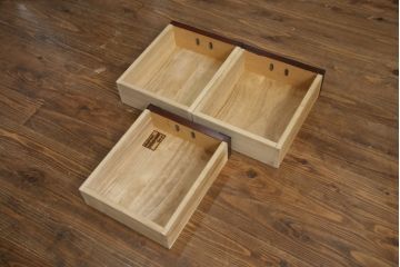 岩谷堂箪笥をリペア&カスタム!台輪をカットし木製脚を取り付け。1トーン落ち着いた色味に着色仕上げ。(サイドボード、サイドキャビネット、戸棚、収納棚、引き出し、収納箪笥、和タンス)