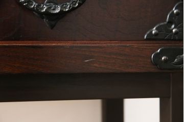 岩谷堂箪笥をリペア&カスタム!台輪をカットし木製脚を取り付け。1トーン落ち着いた色味に着色仕上げ。(サイドボード、サイドキャビネット、戸棚、収納棚、引き出し、収納箪笥、和タンス)