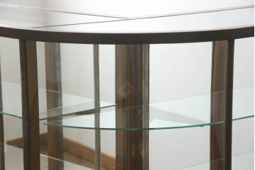 L字ガラスケースをリペア&カスタム!高品質リペアを施し、下部は物を収納できるようオープン仕様に。1トーン落ち着いた色味に着色仕上げ。(Rガラス、ショーケース、店舗什器、陳列棚、曲げガラス)