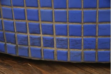L字ガラスケースをリペア&カスタム!高品質リペアを施し、下部は物を収納できるようオープン仕様に。1トーン落ち着いた色味に着色仕上げ。(Rガラス、ショーケース、店舗什器、陳列棚、曲げガラス)