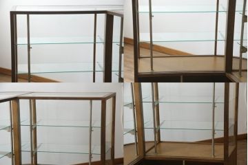 L字ガラスケースをリペア&カスタム!高品質リペアを施し、下部は物を収納できるようオープン仕様に。1トーン落ち着いた色味に着色仕上げ。(Rガラス、ショーケース、店舗什器、陳列棚、曲げガラス)