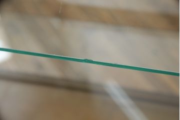 L字ガラスケースをリペア&カスタム!高品質リペアを施し、下部は物を収納できるようオープン仕様に。1トーン落ち着いた色味に着色仕上げ。(Rガラス、ショーケース、店舗什器、陳列棚、曲げガラス)