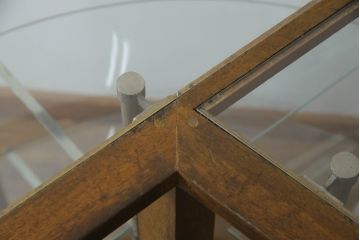 L字ガラスケースをリペア&カスタム!高品質リペアを施し、下部は物を収納できるようオープン仕様に。1トーン落ち着いた色味に着色仕上げ。(Rガラス、ショーケース、店舗什器、陳列棚、曲げガラス)