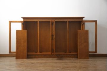 キャビネットをリペア&カスタム!高品質リペアを施し、ご希望の高さで台輪を取り付け。元の色味に合わせて着色仕上げ。(サイドボード、収納棚、戸棚、飾り棚)