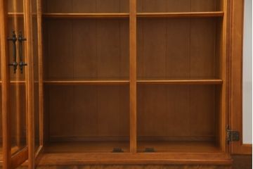 キャビネットをリペア&カスタム!高品質リペアを施し、ご希望の高さで台輪を取り付け。元の色味に合わせて着色仕上げ。(サイドボード、収納棚、戸棚、飾り棚)