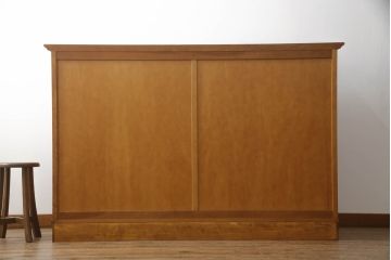 キャビネットをリペア&カスタム!高品質リペアを施し、ご希望の高さで台輪を取り付け。元の色味に合わせて着色仕上げ。(サイドボード、収納棚、戸棚、飾り棚)