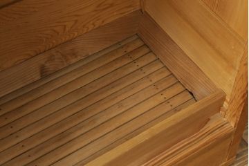 置き水屋の見た目を変えずに綺麗にリペア!着色やワックスは行わず、無垢の色合いのまま仕上げ。(置水屋、茶水屋、戸棚、茶棚、収納棚)