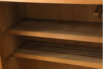 置き水屋の見た目を変えずに綺麗にリペア!着色やワックスは行わず、無垢の色合いのまま仕上げ。(置水屋、茶水屋、戸棚、茶棚、収納棚)