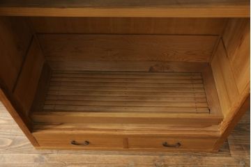 置き水屋の見た目を変えずに綺麗にリペア!着色やワックスは行わず、無垢の色合いのまま仕上げ。(置水屋、茶水屋、戸棚、茶棚、収納棚)