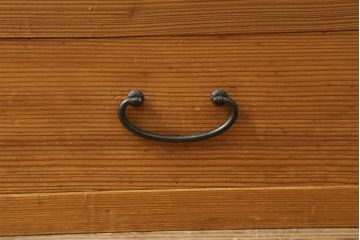 置き水屋の見た目を変えずに綺麗にリペア!着色やワックスは行わず、無垢の色合いのまま仕上げ。(置水屋、茶水屋、戸棚、茶棚、収納棚)
