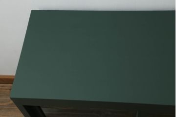 ガラス収納棚をリペア&カスタム!天板の取り付け。取り外し可能な棚板を設置。ダークグリーンでペイント仕上げ。(ガラスケース、サイドボード、飾り棚、陳列棚、戸棚、キャビネット、店舗什器、三面)