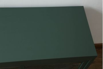 ガラス収納棚をリペア&カスタム!天板の取り付け。取り外し可能な棚板を設置。ダークグリーンでペイント仕上げ。(ガラスケース、サイドボード、飾り棚、陳列棚、戸棚、キャビネット、店舗什器、三面)