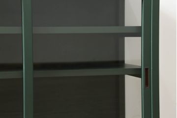 ガラス収納棚をリペア&カスタム!天板の取り付け。取り外し可能な棚板を設置。ダークグリーンでペイント仕上げ。(ガラスケース、サイドボード、飾り棚、陳列棚、戸棚、キャビネット、店舗什器、三面)