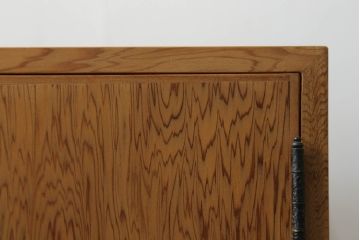 屋久杉の収納棚の見た目を変えずに綺麗にリペア!外側は無着色ウレタン、内部はクリアワックスで仕上げ。(戸棚、卓上収納、キャビネット)