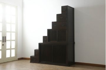 明治時代の二段重ね階段箪笥をリペア&カスタム!高品質リペアを施し、階段として使用できるよう補強。1トーン落ち着いた色味に着色仕上げ。(時代箪笥、収納箪笥、和タンス)