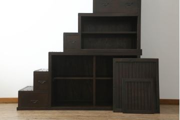 明治時代の二段重ね階段箪笥をリペア&カスタム!高品質リペアを施し、階段として使用できるよう補強。1トーン落ち着いた色味に着色仕上げ。(時代箪笥、収納箪笥、和タンス)