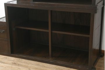 明治時代の二段重ね階段箪笥をリペア&カスタム!高品質リペアを施し、階段として使用できるよう補強。1トーン落ち着いた色味に着色仕上げ。(時代箪笥、収納箪笥、和タンス)