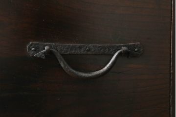 明治時代の二段重ね階段箪笥をリペア&カスタム!高品質リペアを施し、階段として使用できるよう補強。1トーン落ち着いた色味に着色仕上げ。(時代箪笥、収納箪笥、和タンス)