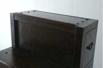 明治時代の二段重ね階段箪笥をリペア&カスタム!高品質リペアを施し、階段として使用できるよう補強。1トーン落ち着いた色味に着色仕上げ。(時代箪笥、収納箪笥、和タンス)