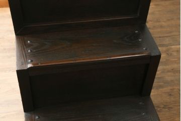 明治時代の二段重ね階段箪笥をリペア&カスタム!高品質リペアを施し、階段として使用できるよう補強。1トーン落ち着いた色味に着色仕上げ。(時代箪笥、収納箪笥、和タンス)
