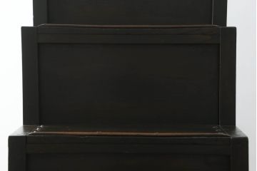 明治時代の二段重ね階段箪笥をリペア&カスタム!高品質リペアを施し、階段として使用できるよう補強。1トーン落ち着いた色味に着色仕上げ。(時代箪笥、収納箪笥、和タンス)