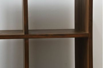 マス目棚を2台新規製作!脚を取り外せる仕様にし、自然な茶色に着色仕上げ。(飾り棚、本棚、ディスプレイラック、オープンラック、ブックシェルフ、オープンシェルフ)