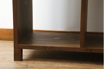 マス目棚を2台新規製作!脚を取り外せる仕様にし、自然な茶色に着色仕上げ。(飾り棚、本棚、ディスプレイラック、オープンラック、ブックシェルフ、オープンシェルフ)