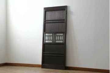 大正期の扉をリペア&カスタム!設置場所に合わせてリサイズ。マグネット式ラッチ金具を取り付け。濃い茶色で着色し仕上げ。(ドア、ガラスドア、片開きドア、木製ドア)
