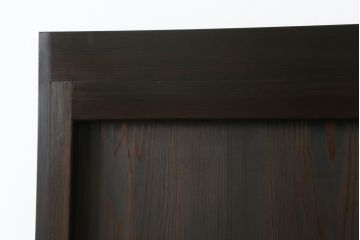 大正期の扉をリペア&カスタム!設置場所に合わせてリサイズ。マグネット式ラッチ金具を取り付け。濃い茶色で着色し仕上げ。(ドア、ガラスドア、片開きドア、木製ドア)